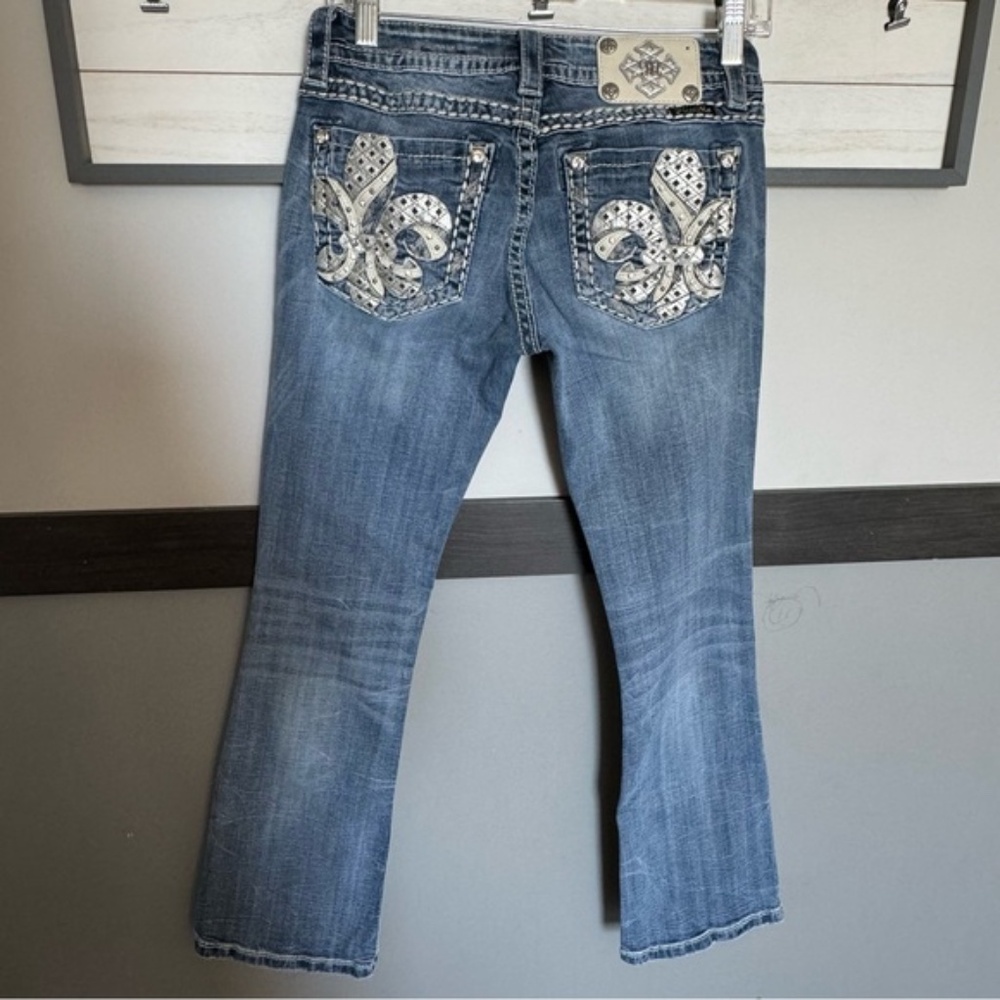 MISS ME woman’s signature boot cut size 26 inseam 29 diamonds details